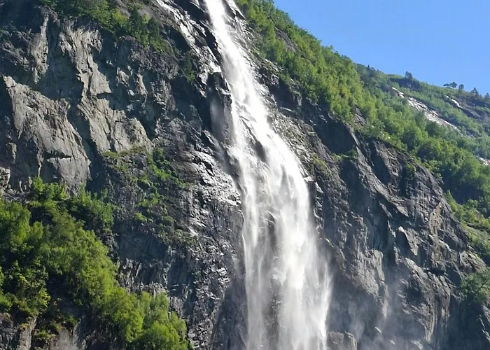 Family Cluster By Waterfall In Semesterbostad *
