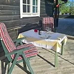 Family Cluster By Waterfall In Сasa de vacaciones